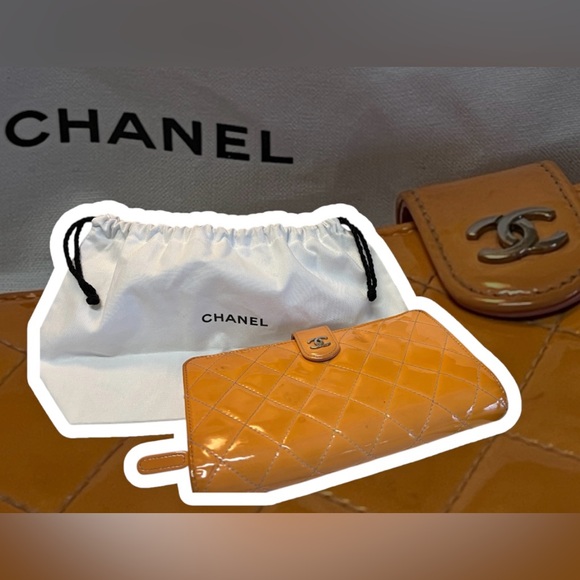 Chanel quilted Patent Leather Wallet & dust bag in Cream-cicle orange - Picture 2 of 16
